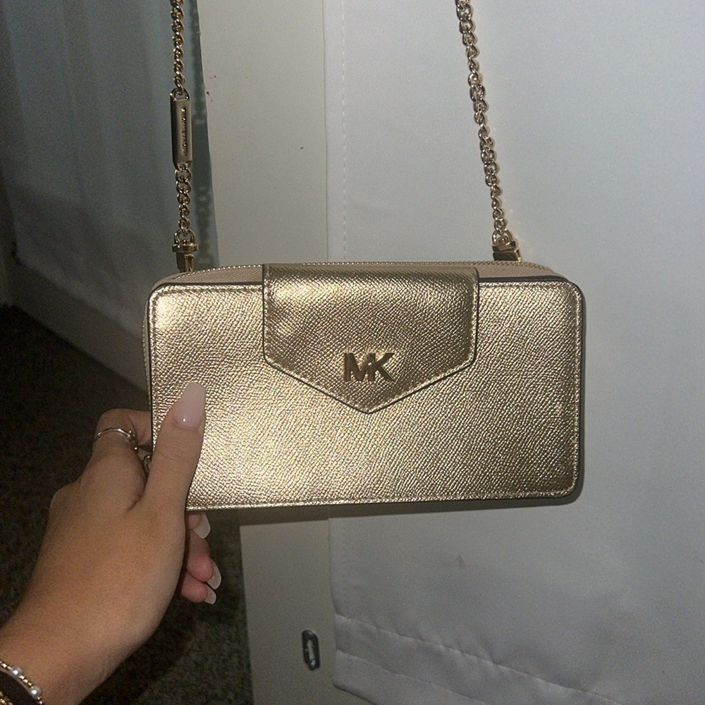 Micheal kors Gold cross body